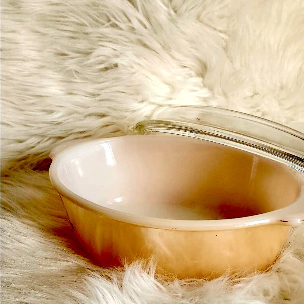 FIRE KING #467 8 1 1/2 QT Peach Lustre Milk Glass Casserole Dish with Lid 🍑